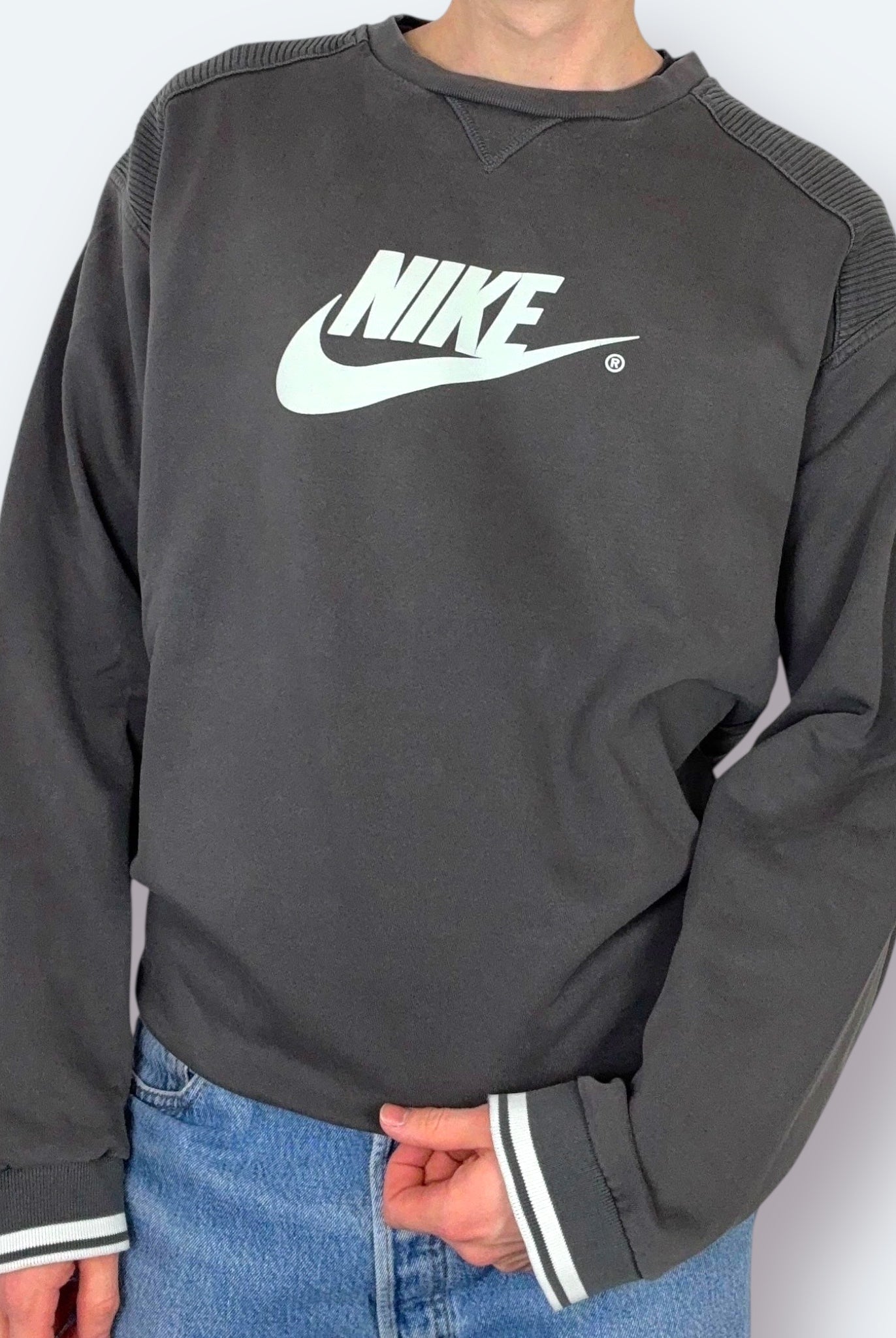 Nike 2000s Big Logo Sweater Braun L - Vinverse