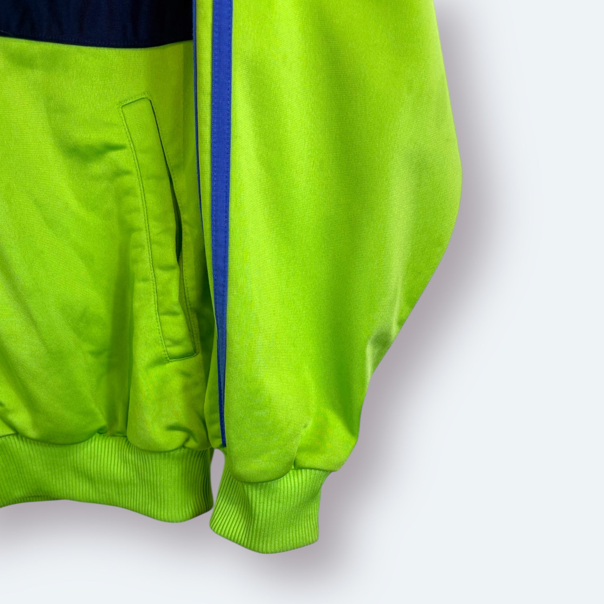 Adidas - Dreckig an den Ärmeln - Vinverse