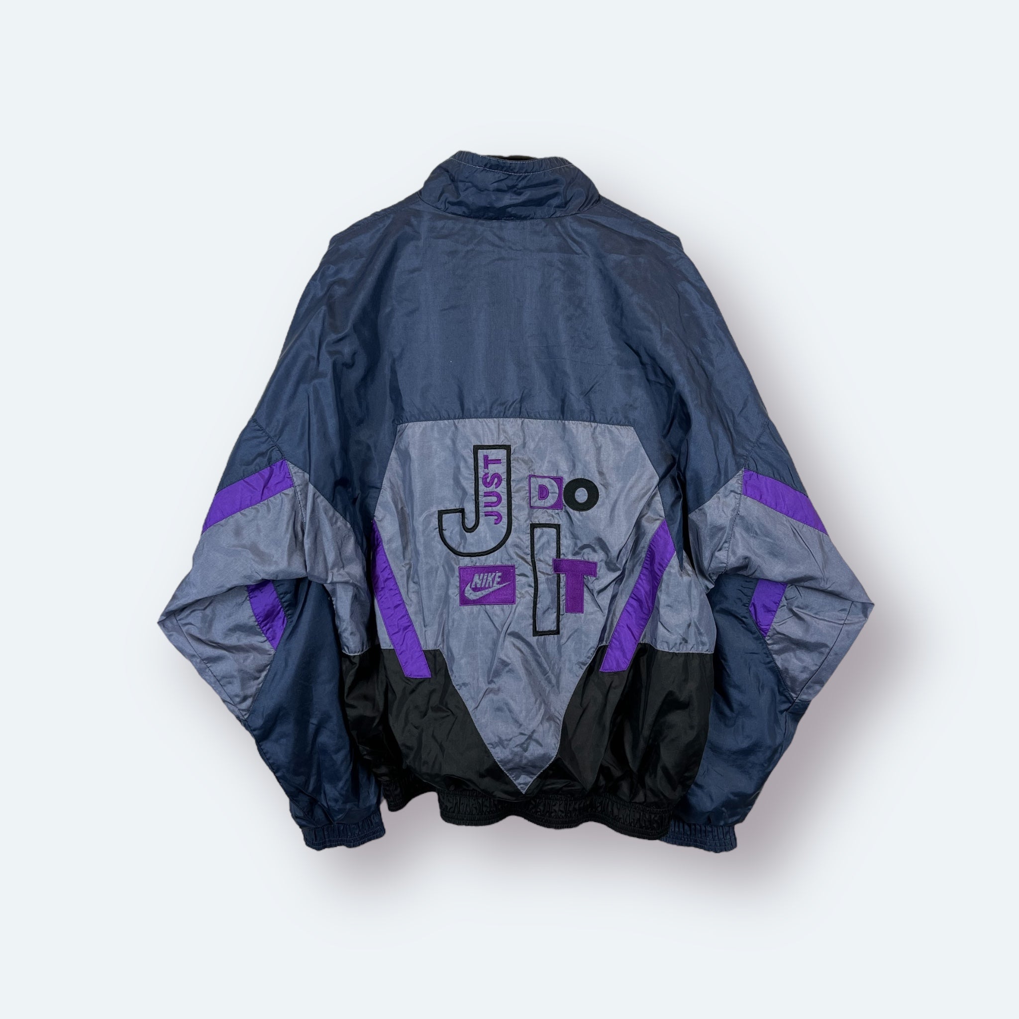 Nike Small Logo Trainingsjacke mit Rückenstick M - Vinverse