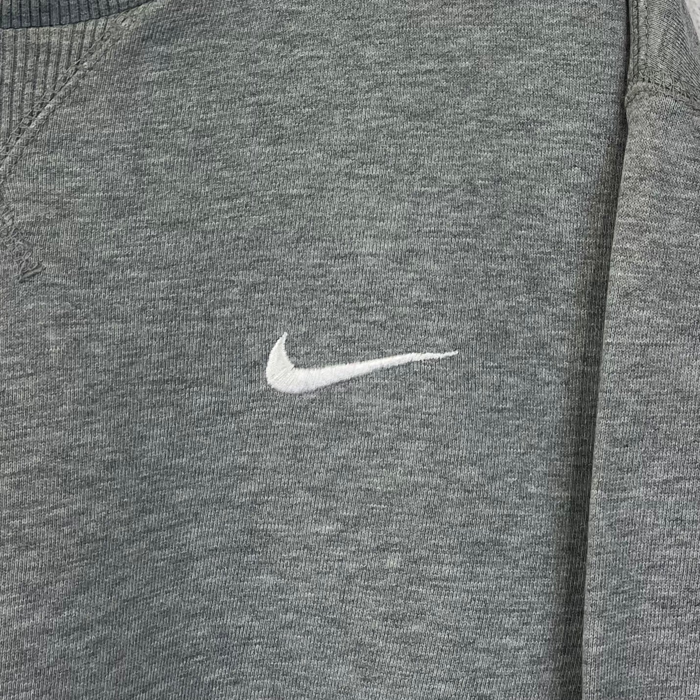 Nike Basic Sweater Small Logo bestickt L - Vinverse