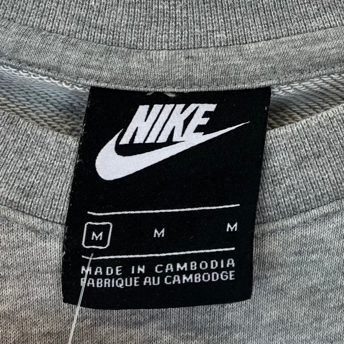 Nike Embroidered Basic Sweater Small Logo M - Vinverse