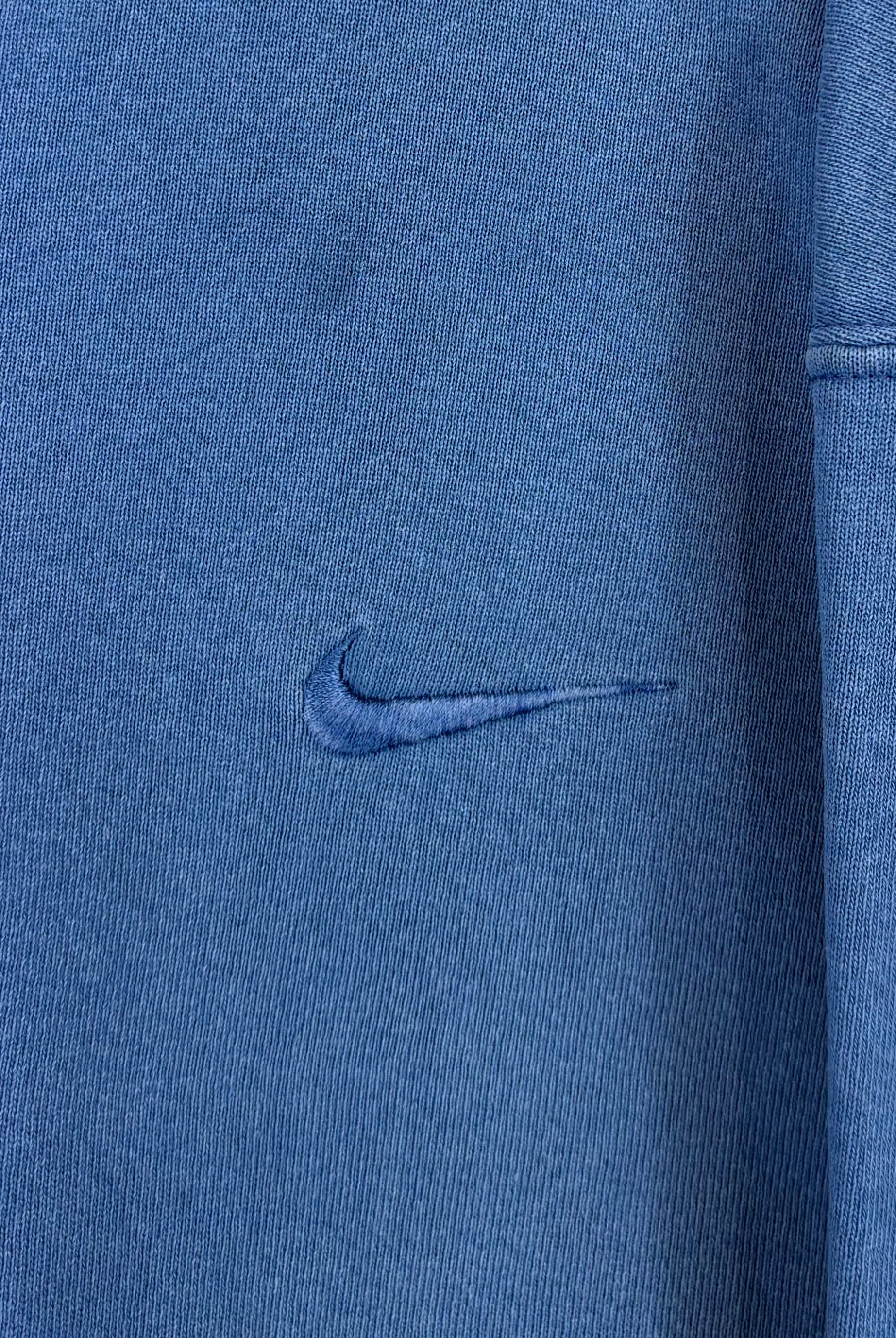 Nike - ausgeleiert, mehrere kleine Macken am Rücken - Vinverse