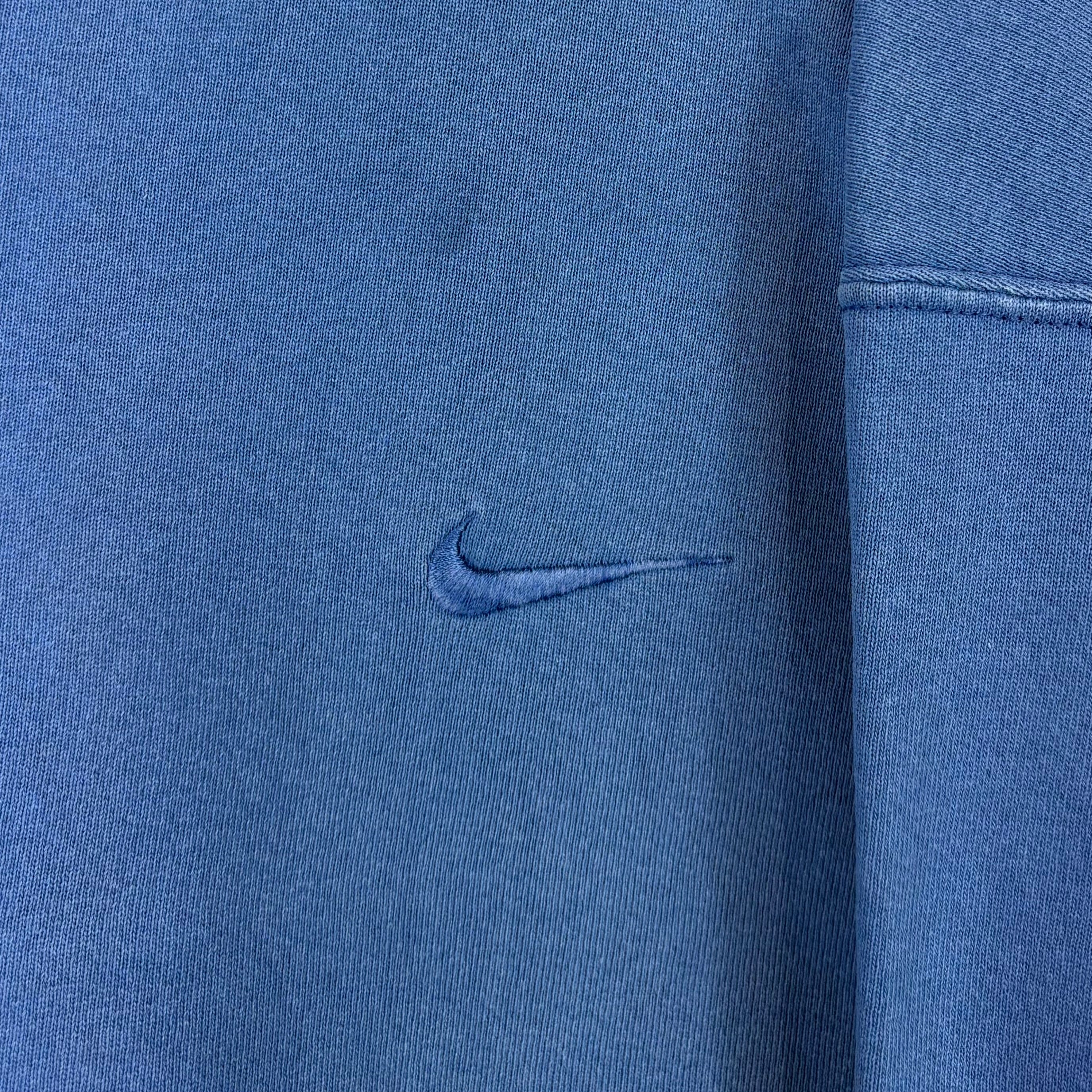 Nike - ausgeleiert, mehrere kleine Macken am Rücken - Vinverse