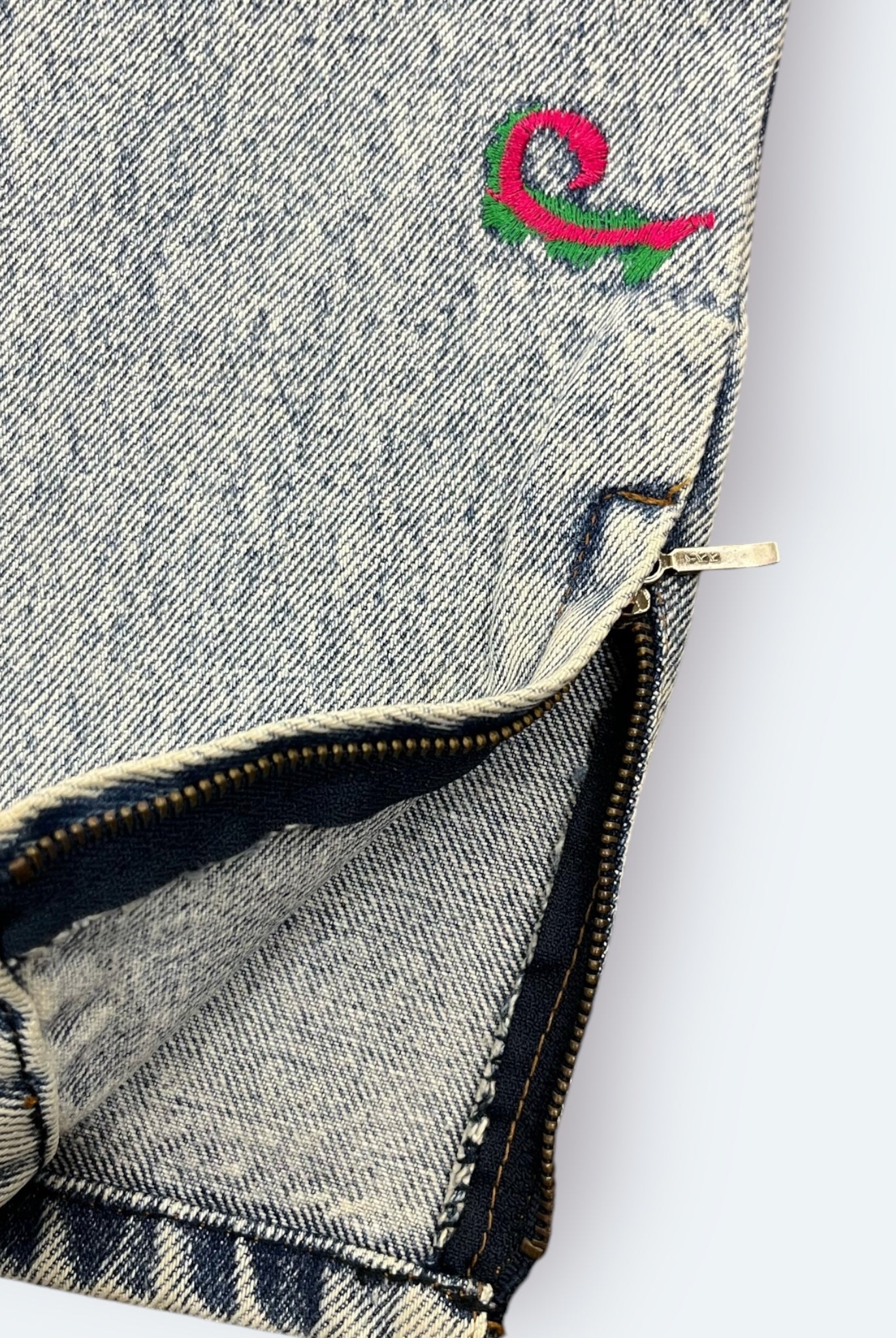 Pop84 Jeans Hose bestickt 48/34 - Vinverse
