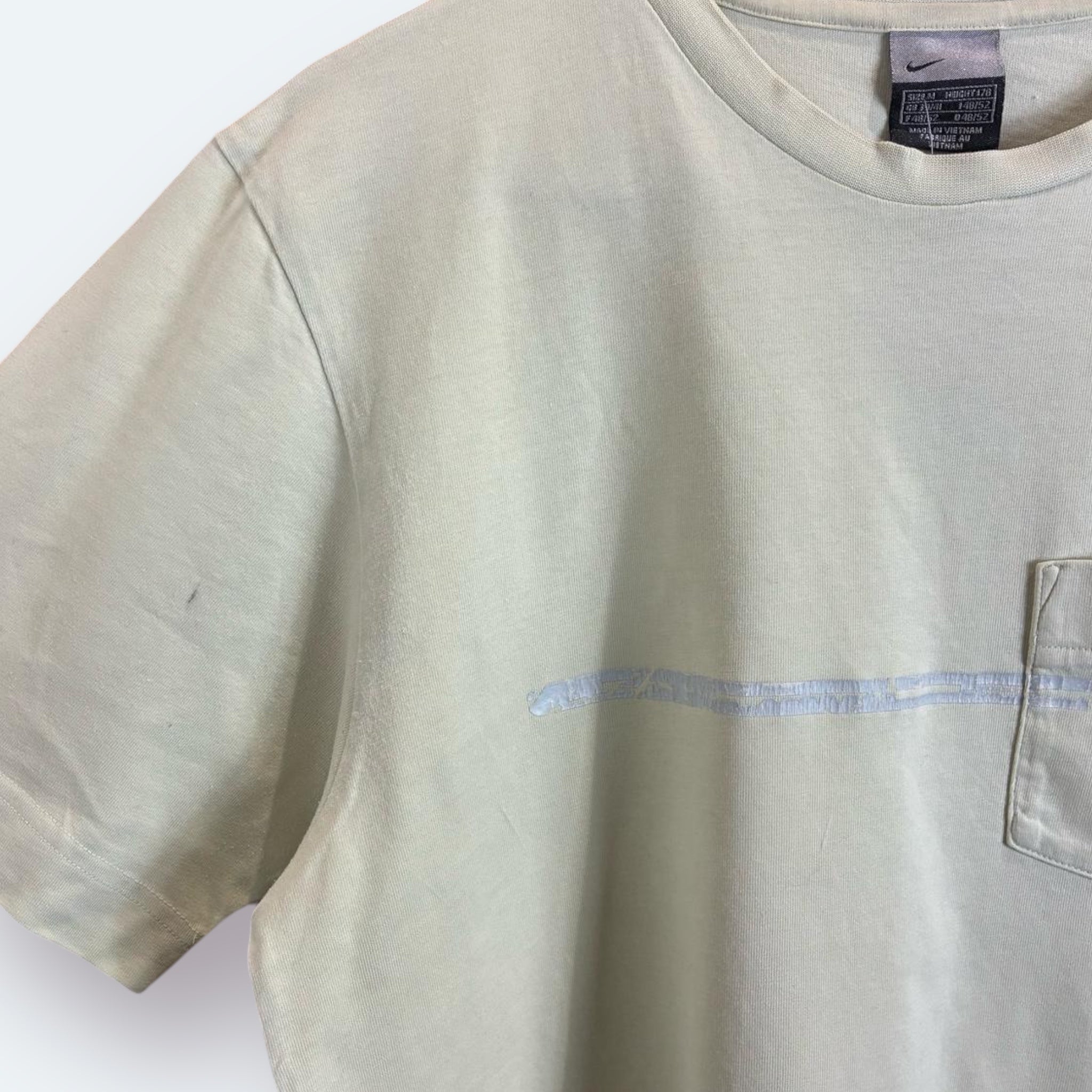 Nike 2000er T-Shirt mit Brusttasche M - Vinverse