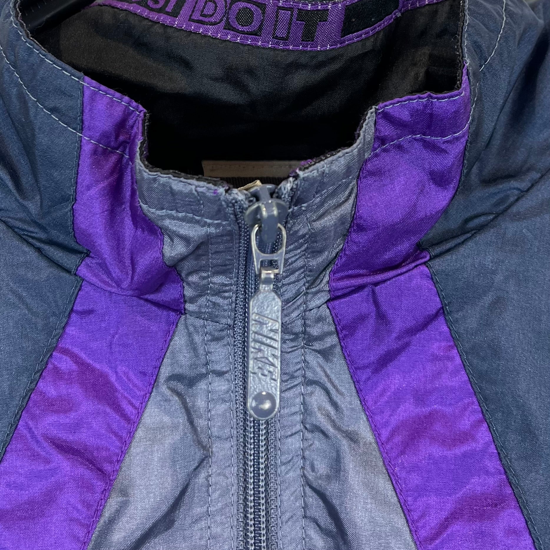 Nike Small Logo Trainingsjacke mit Rückenstick M - Vinverse