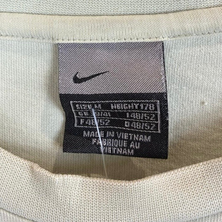 Nike 2000er T-Shirt mit Brusttasche M - Vinverse