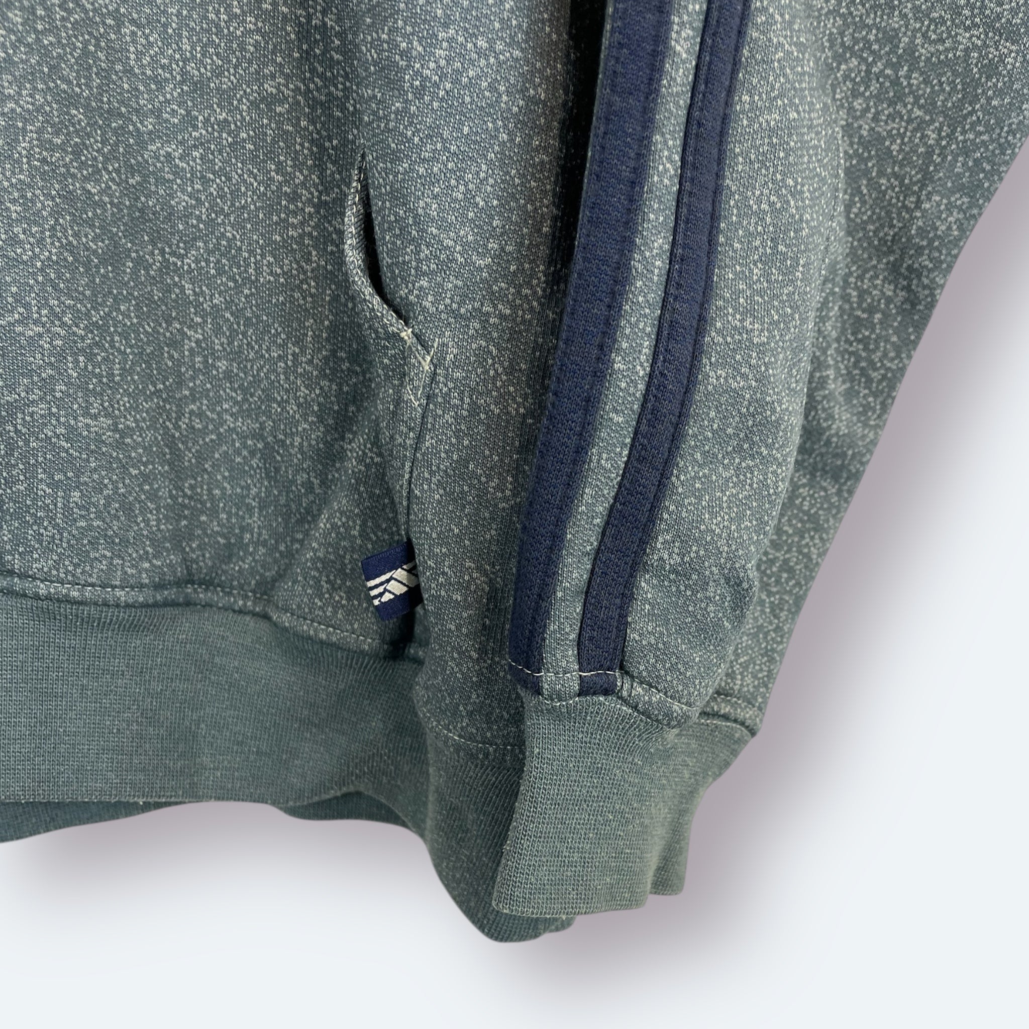 Adidas Small Logo Hoodie bestickt M - Vinverse