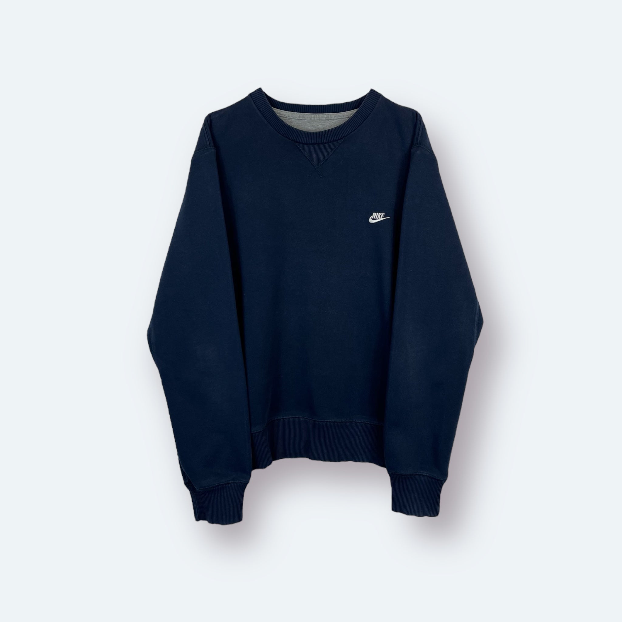 Nike Small Logo Basic Sweater bestickt M - Vinverse