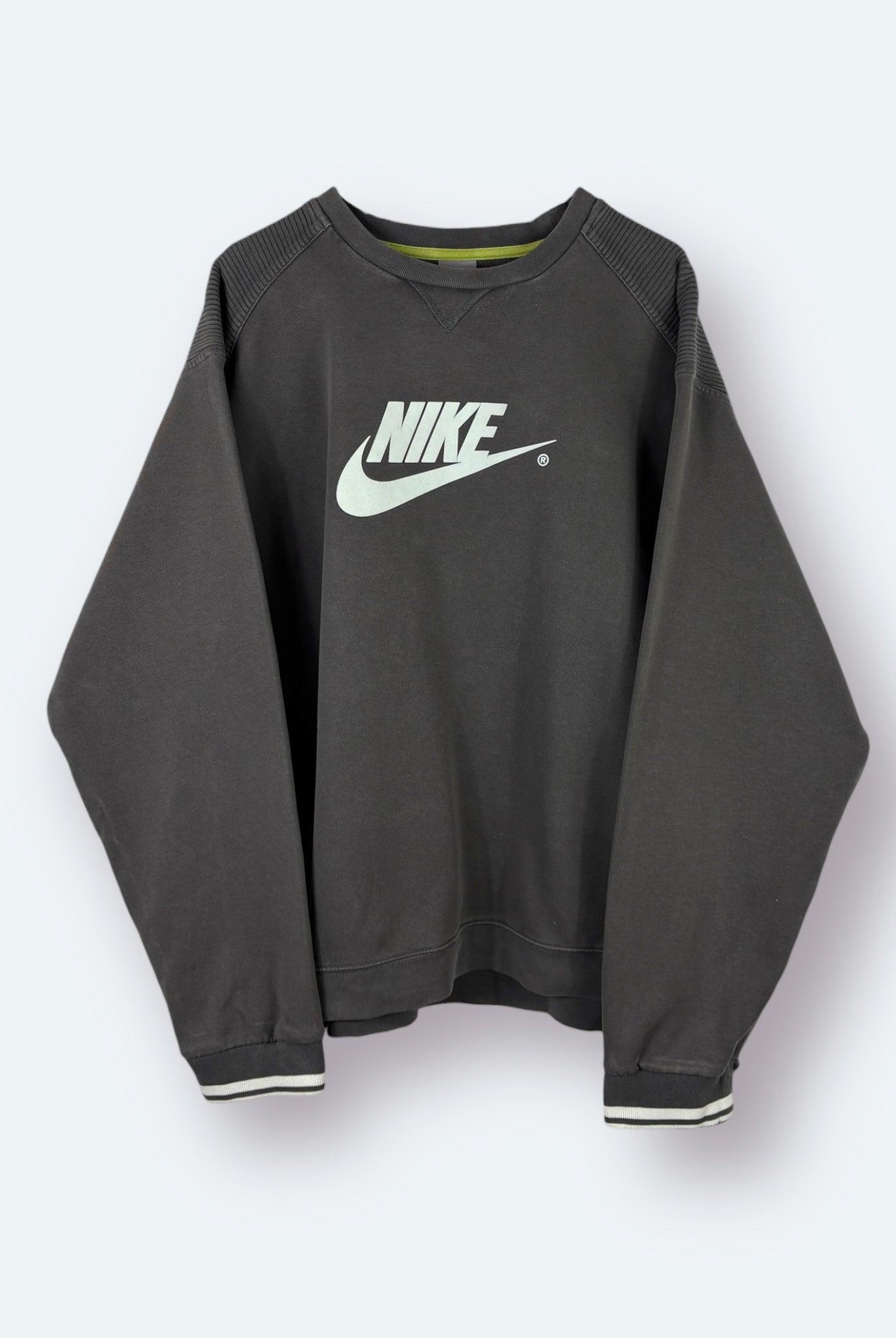 Nike 2000s Big Logo Sweater Braun L - Vinverse