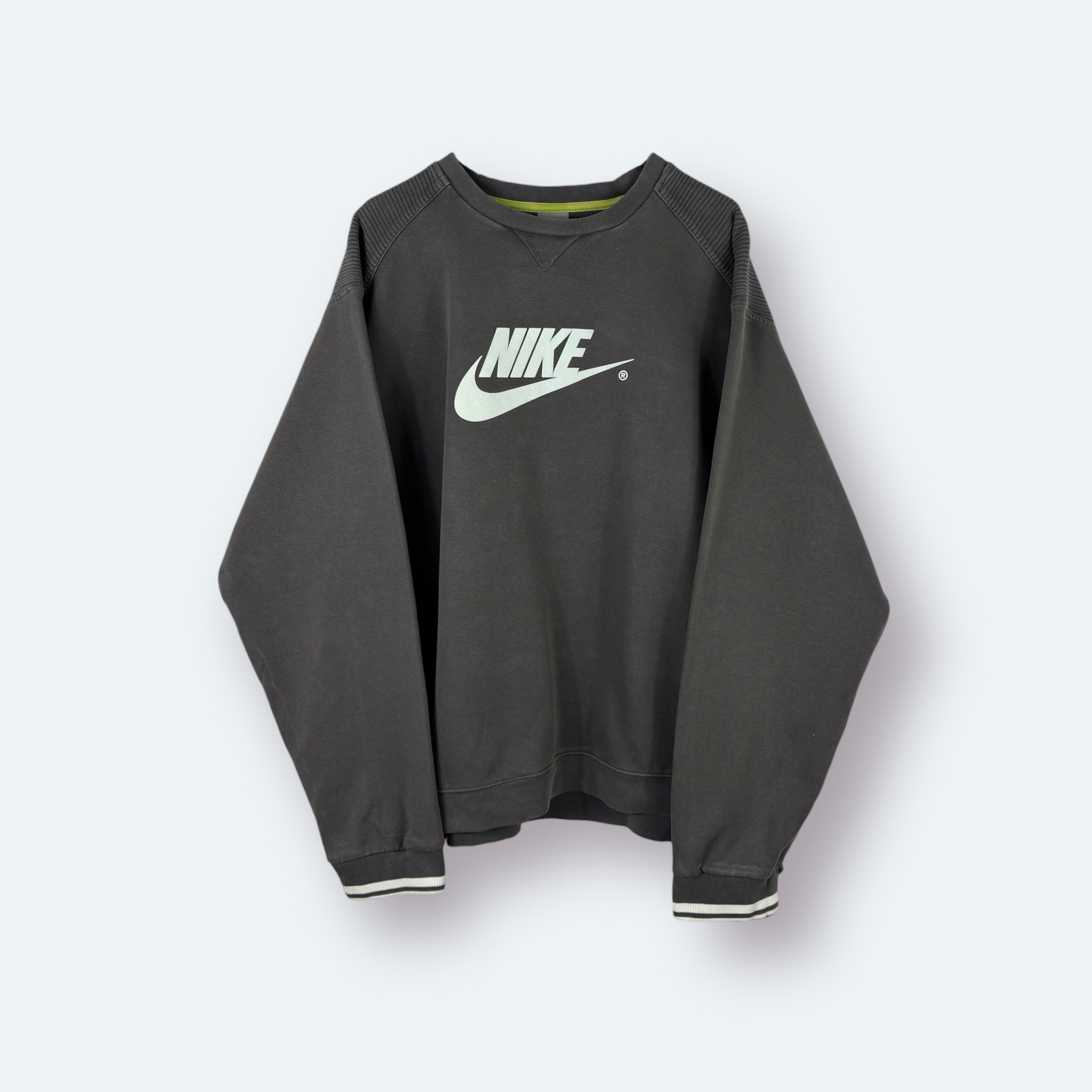 Nike 2000s Big Logo Sweater Braun L - Vinverse