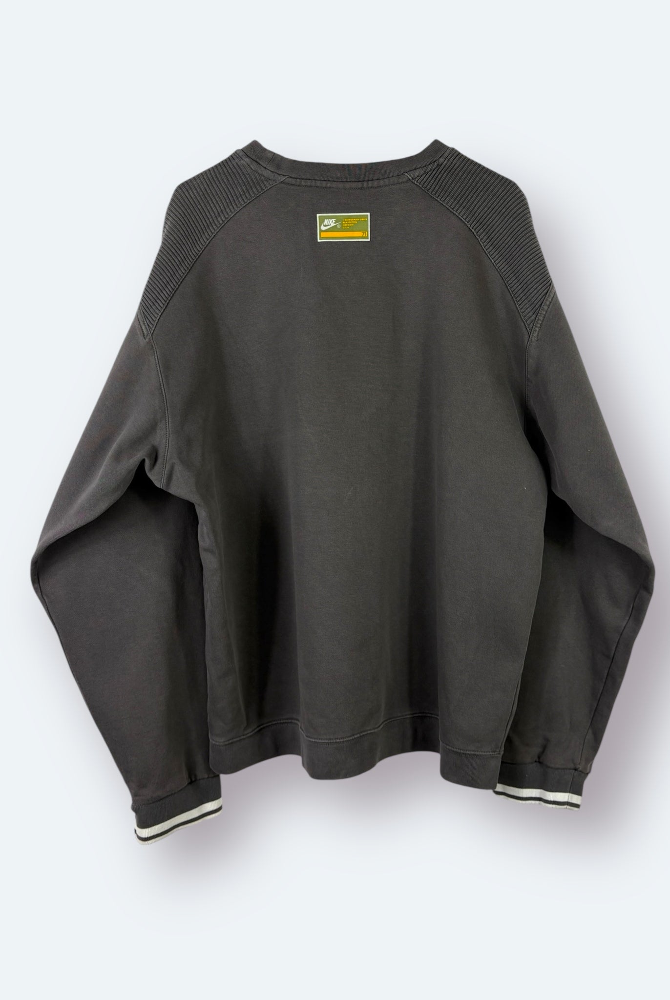 Nike 2000s Big Logo Sweater Braun L - Vinverse