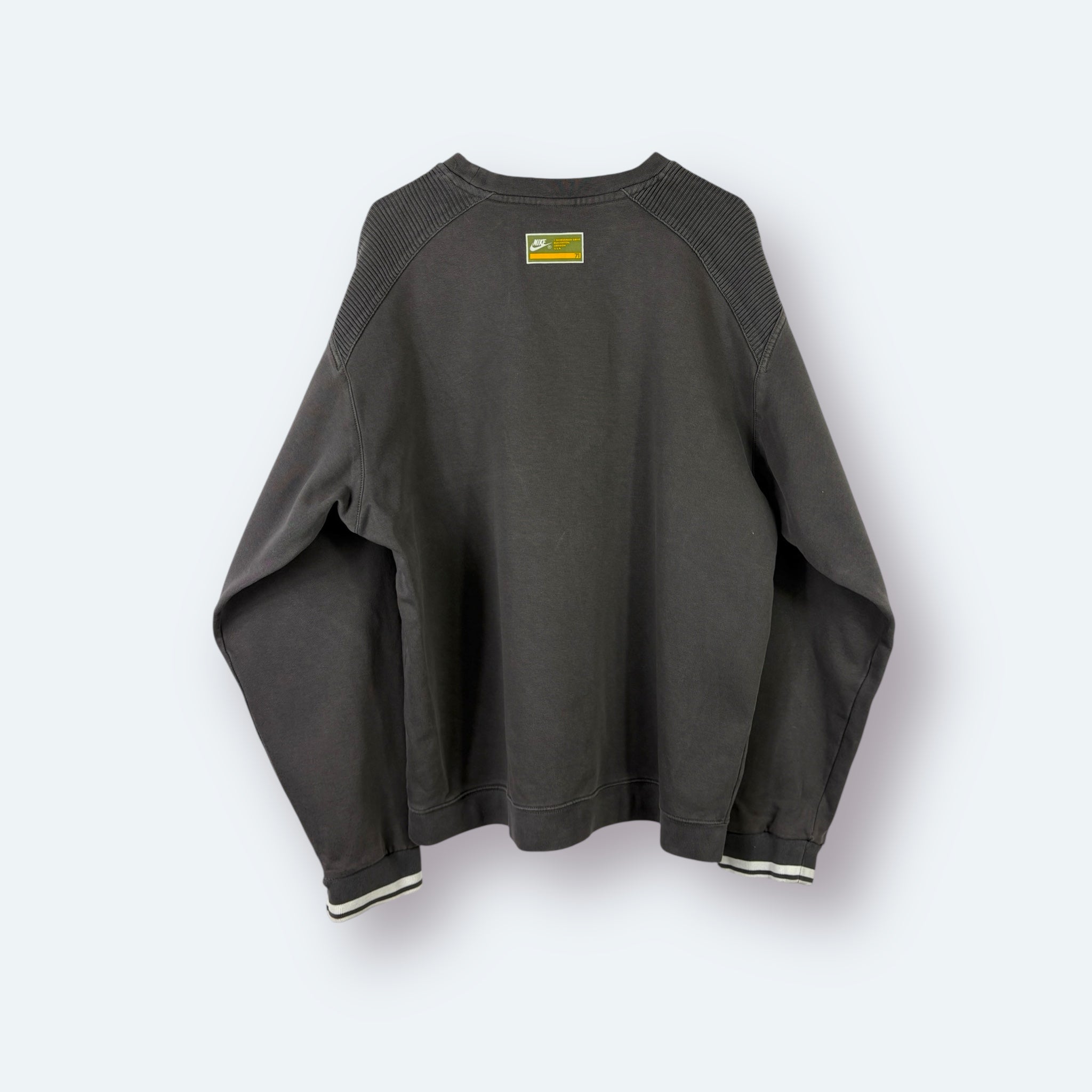 Nike 2000s Big Logo Sweater Braun L - Vinverse