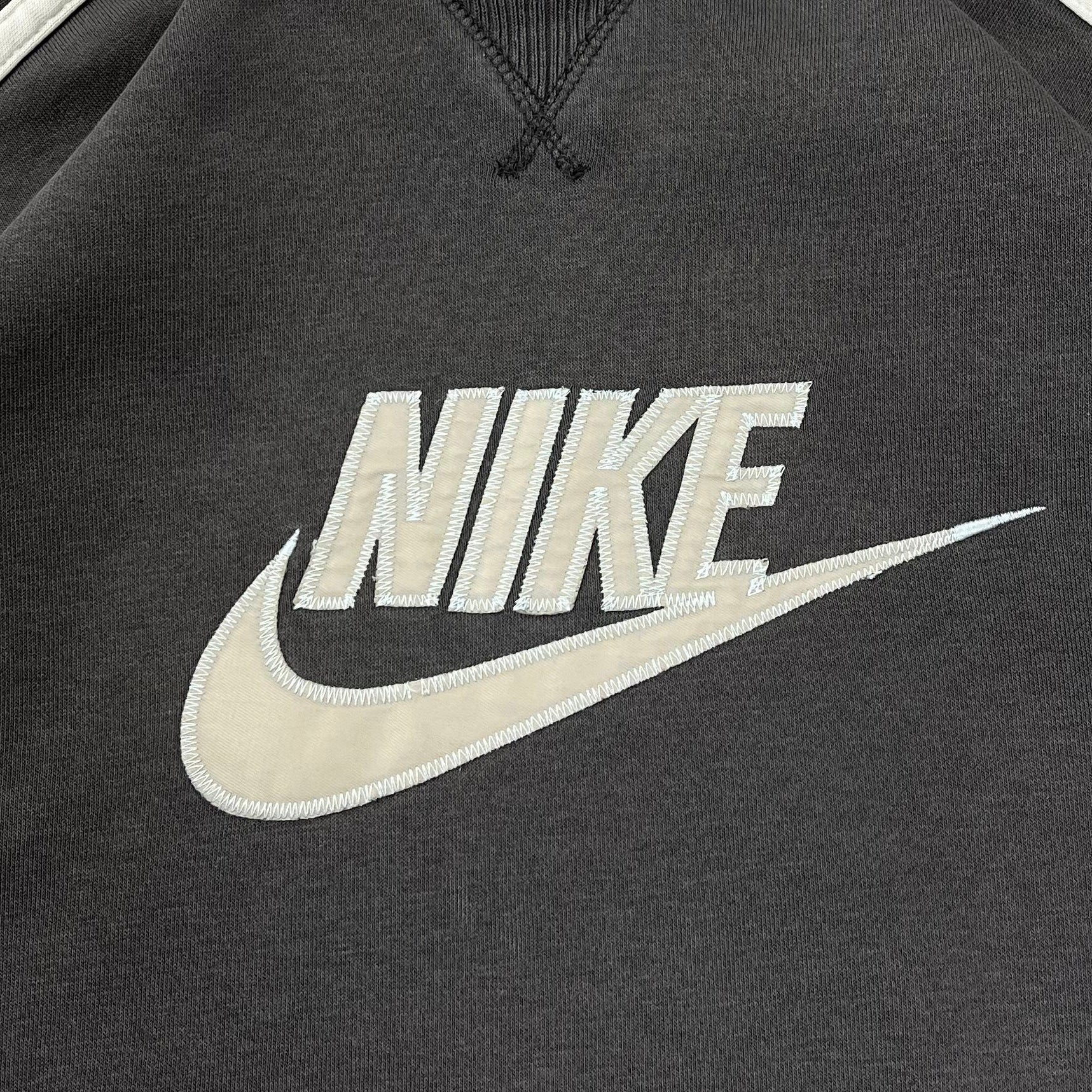 Nike Sweater 2000s Braun M - Vinverse