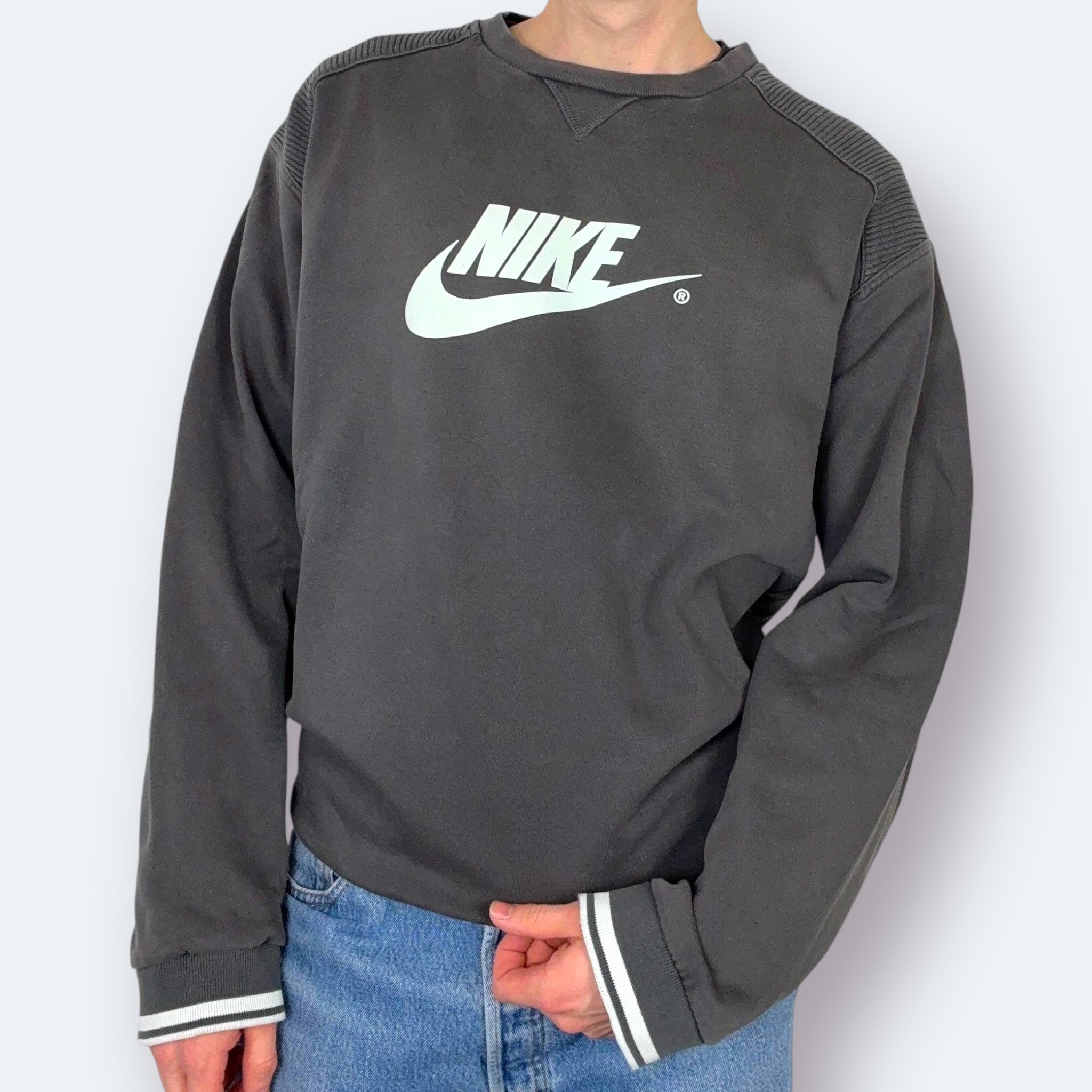 Nike 2000s Big Logo Sweater Braun L - Vinverse