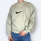 Nike 90s Vintage Sweater Center Swoosh Beige L - Vinverse