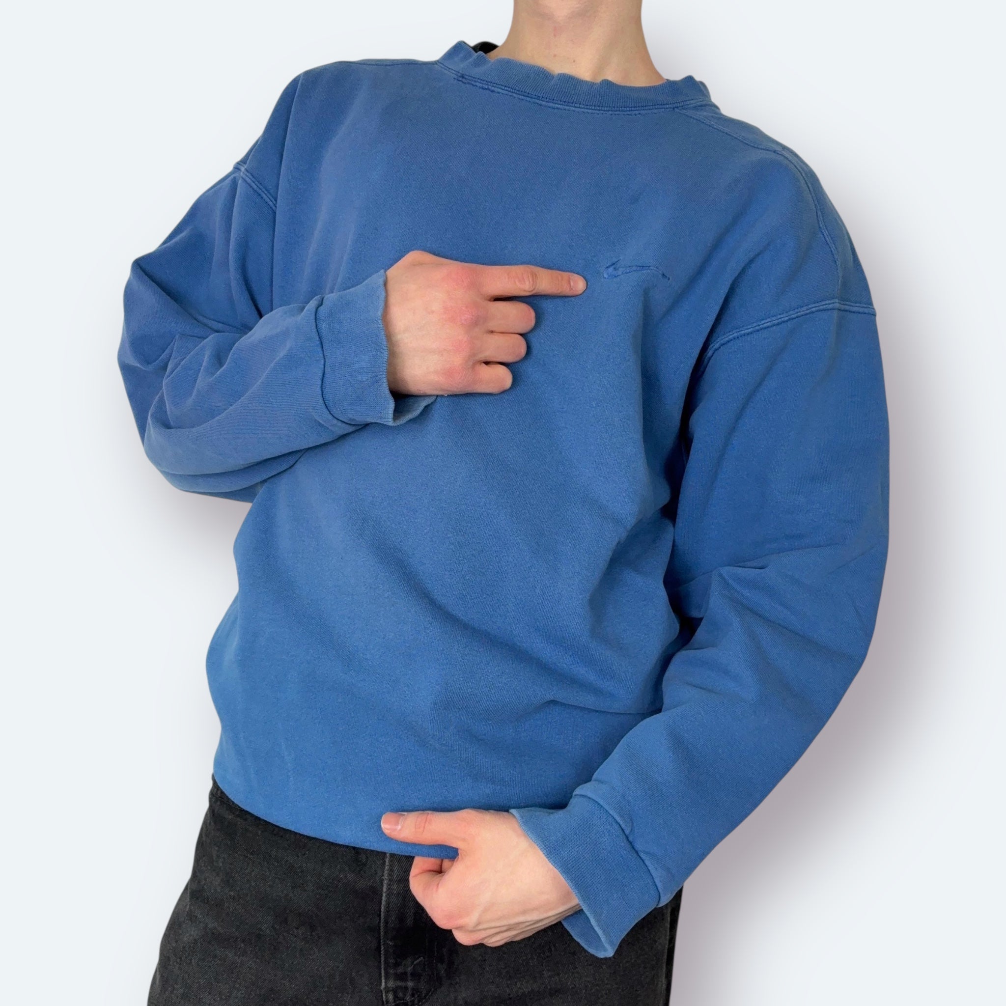 Nike - ausgeleiert, mehrere kleine Macken am Rücken - Vinverse