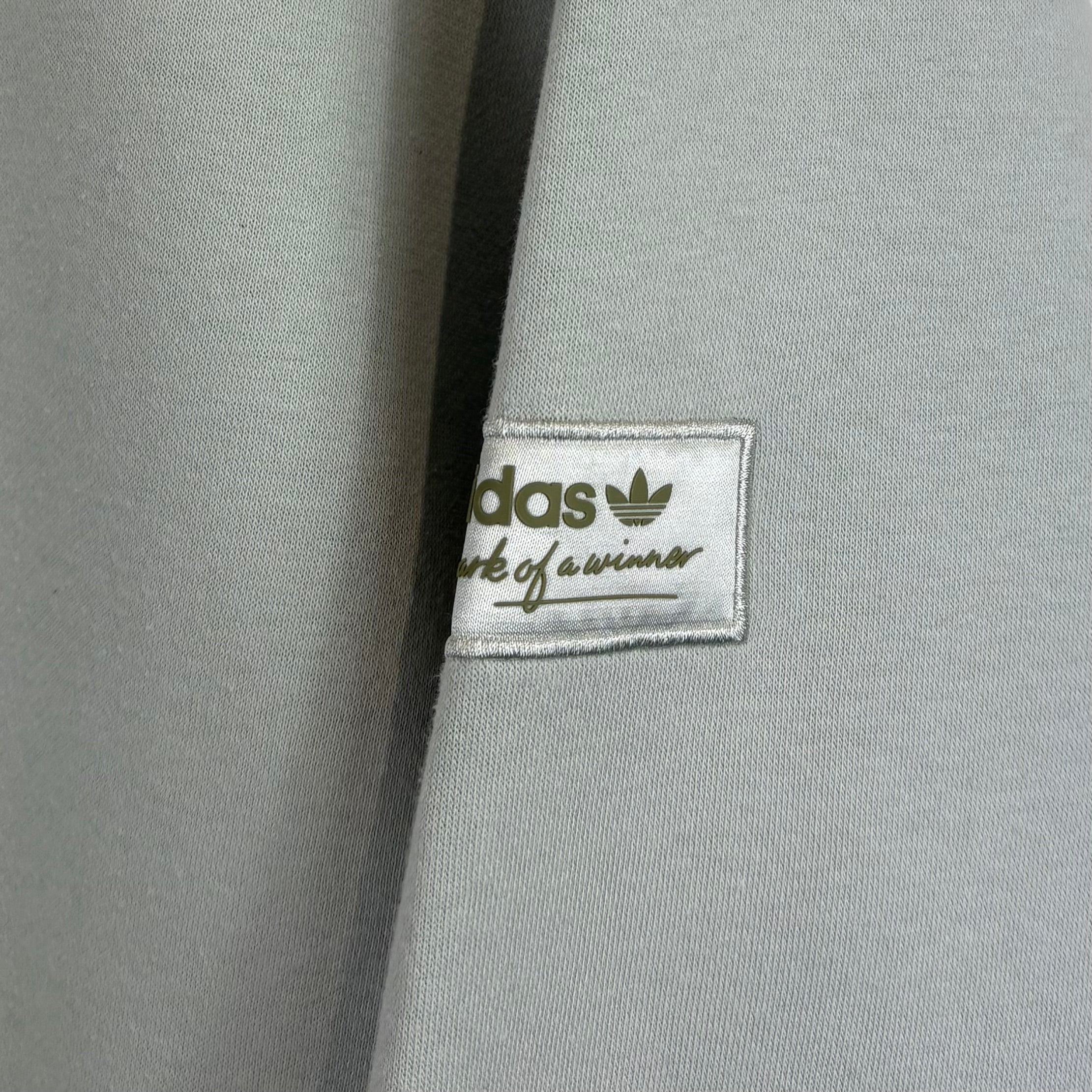 Adidas - Kragen und Ärmel verfärbt - Vinverse