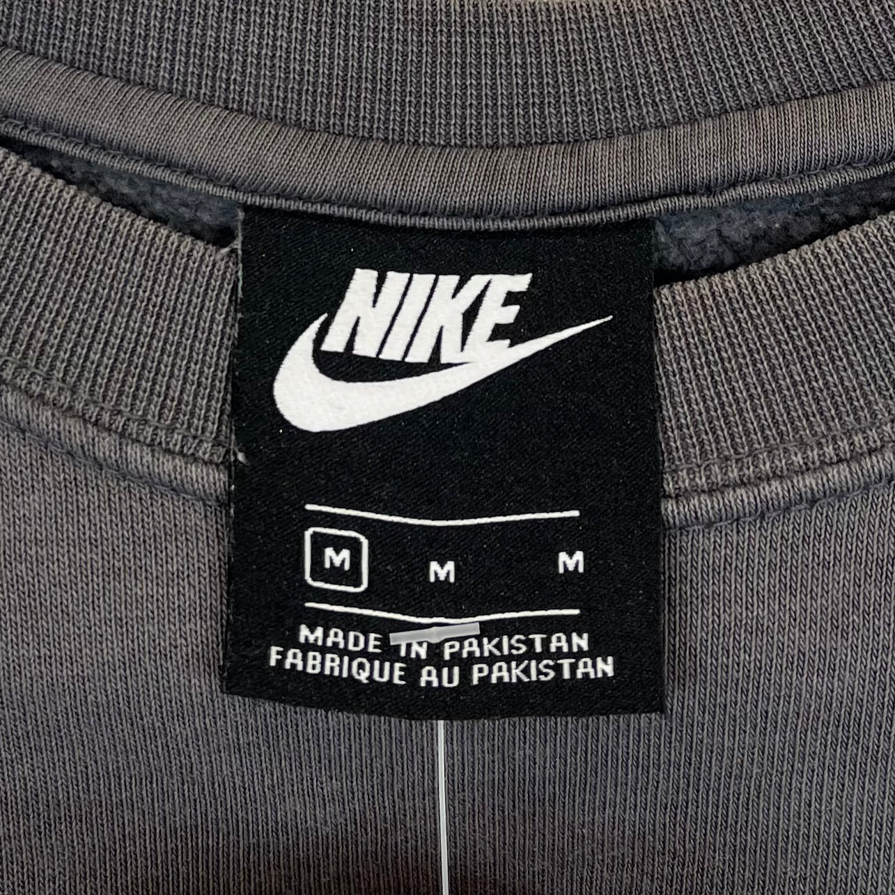 Nike Sweater bestickt Grau M - Vinverse