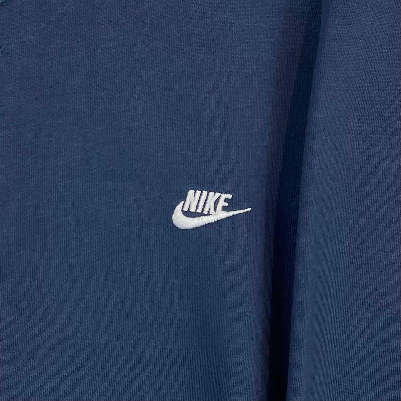Nike Small Logo Basic Sweater bestickt M - Vinverse