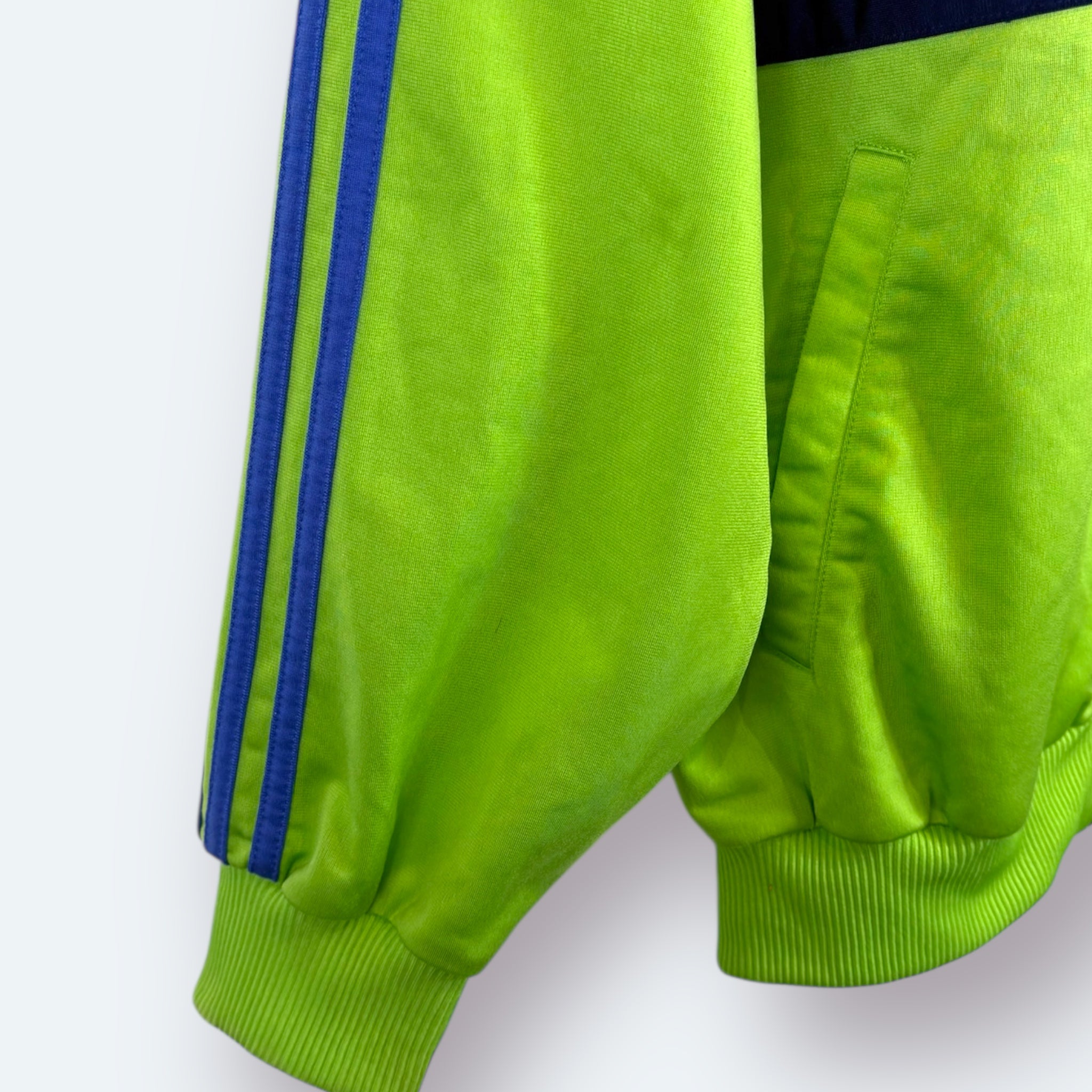 Adidas - Dreckig an den Ärmeln - Vinverse