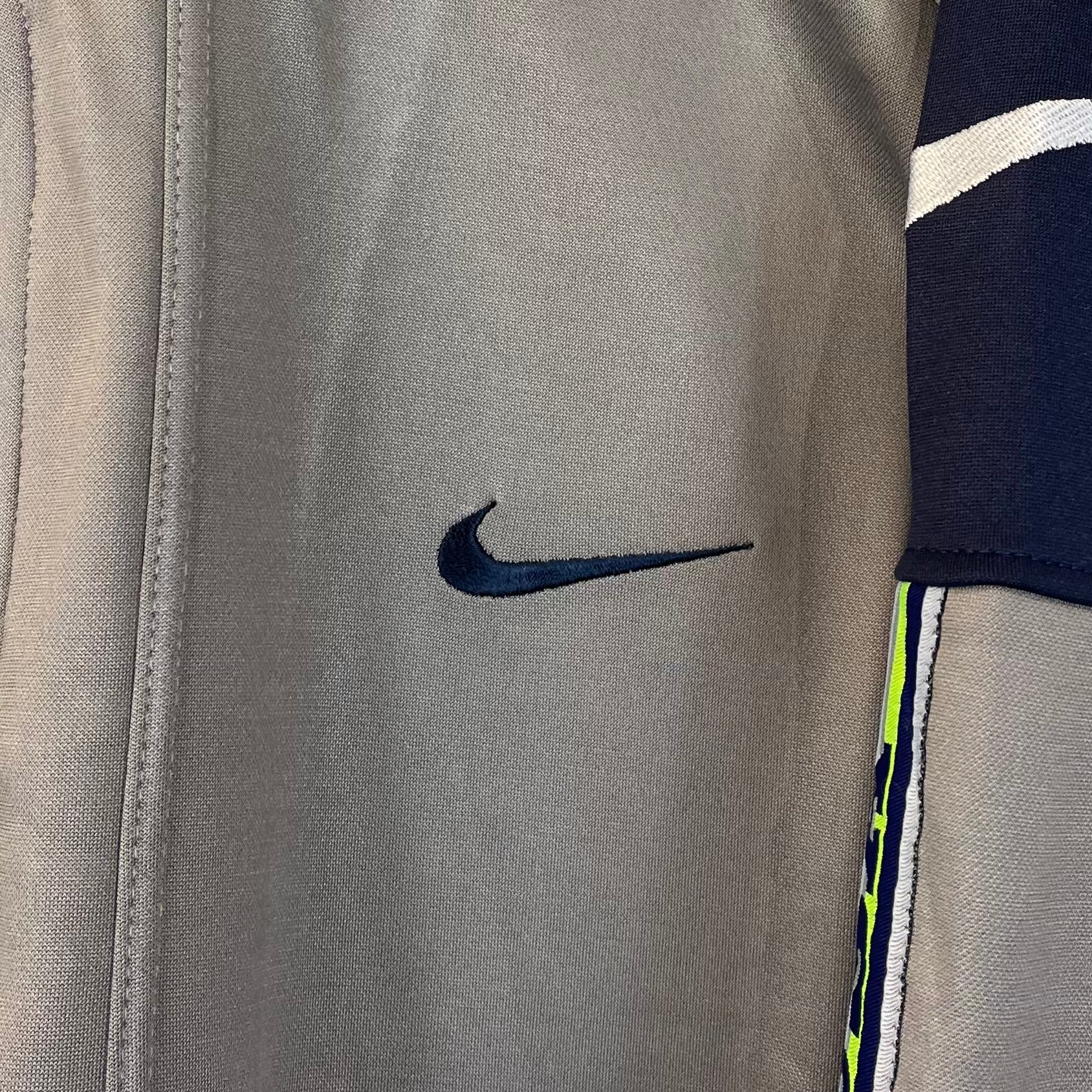Nike 90er Vintage USA Trainingsjacke bestickt Grau M - Vinverse