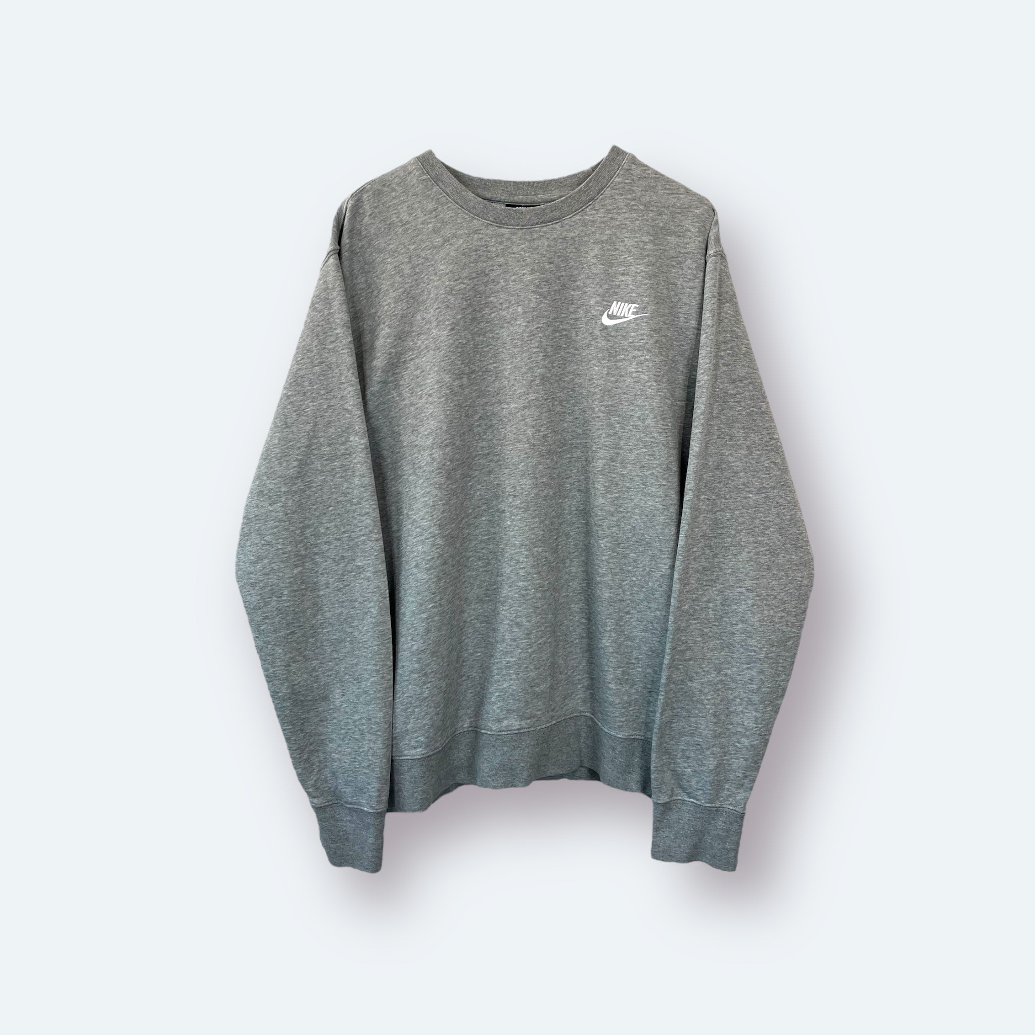 Nike Embroidered Basic Sweater Small Logo M - Vinverse