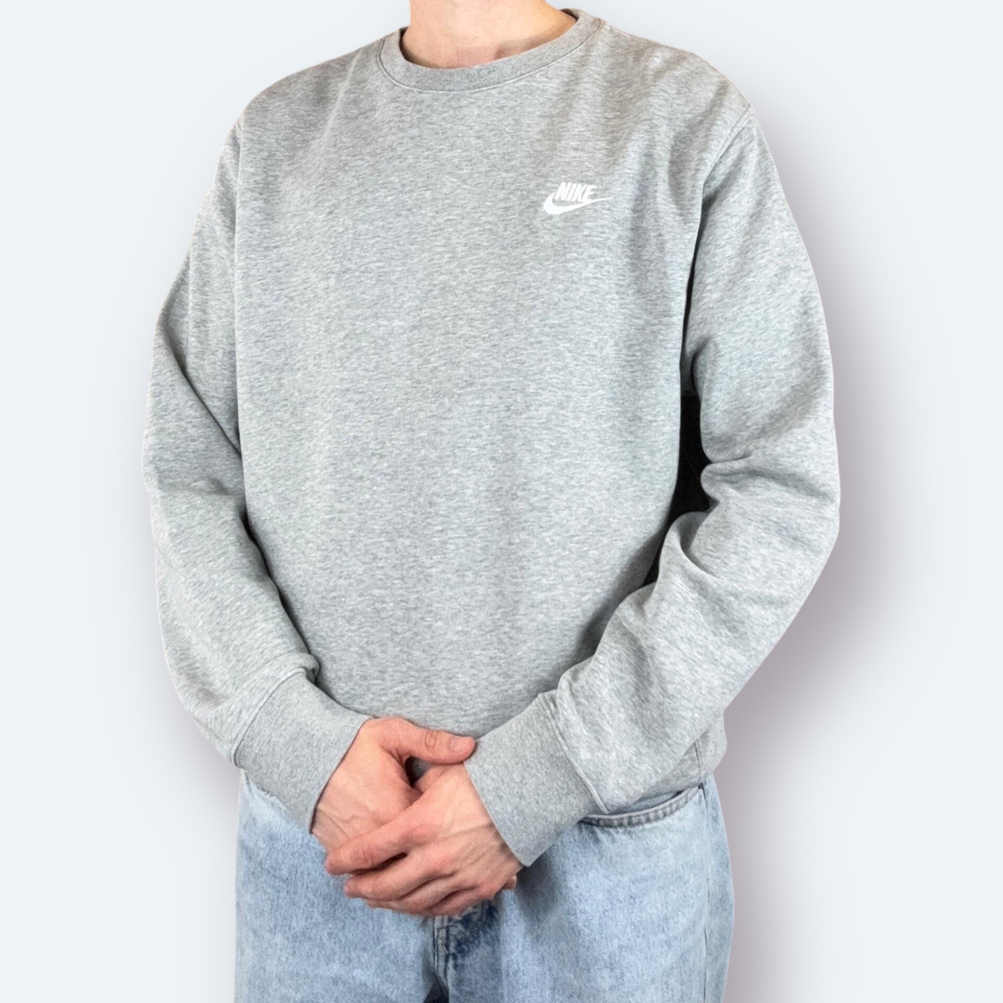 Nike Embroidered Basic Sweater Small Logo M - Vinverse