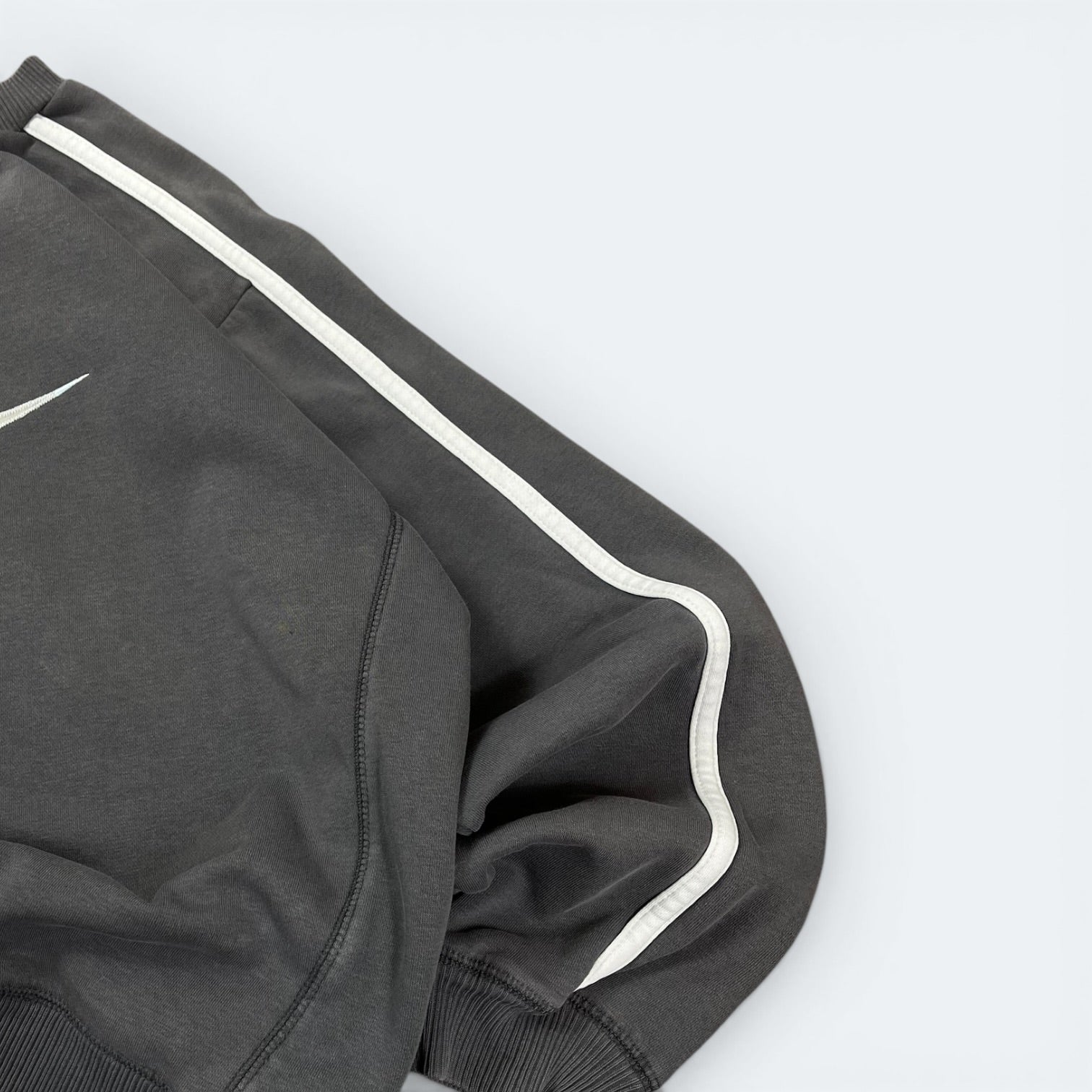 Nike Sweater 2000s Braun M - Vinverse