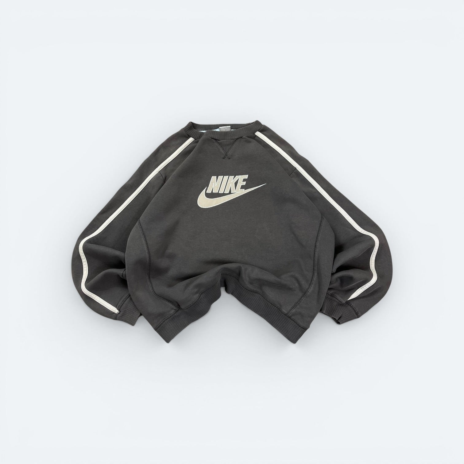 Nike Sweater 2000s Braun M - Vinverse