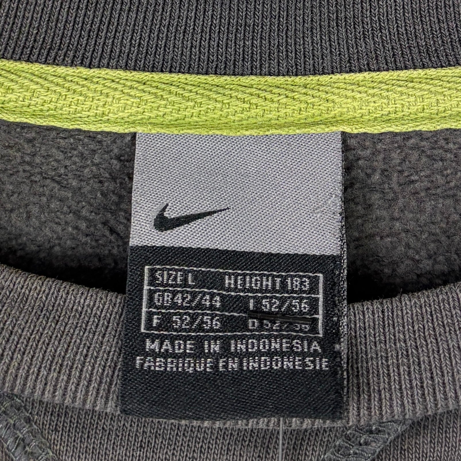 Nike 2000s Big Logo Sweater Braun L - Vinverse